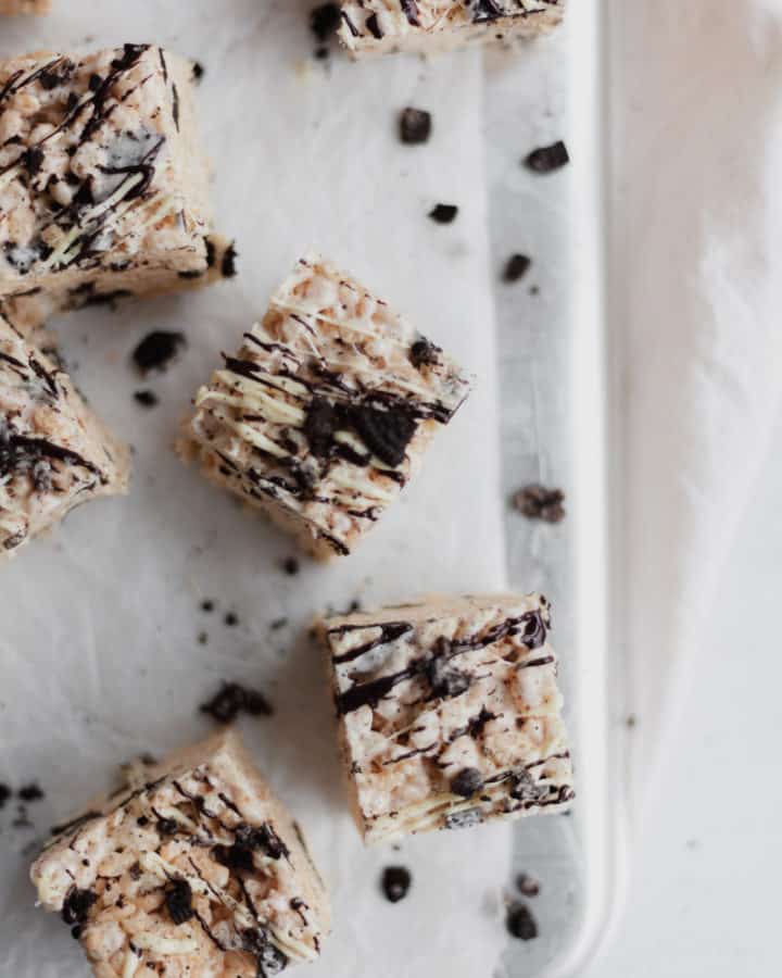 Overhead shot of 6 rice krispie squares, drizzled with chocolate