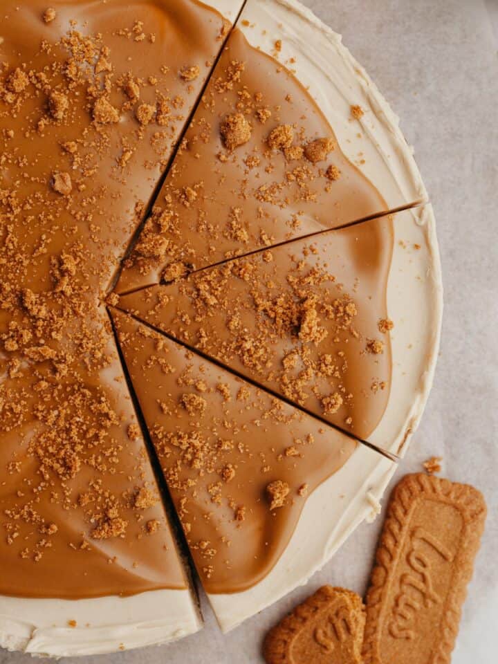 A biscoff cheesecake with 3 slices cut.
