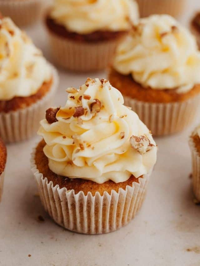 Several maple cupcakes with frosting on top